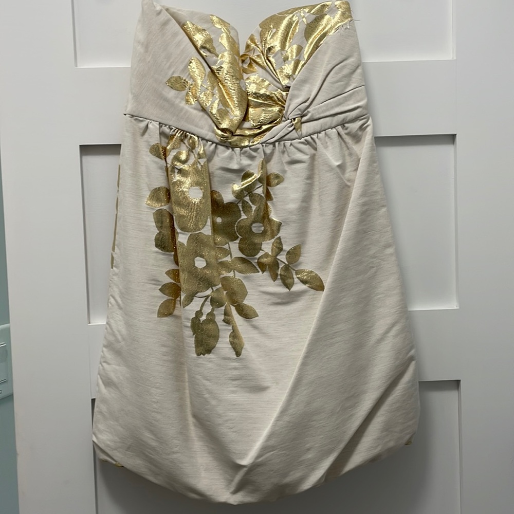 The cutest gold and beige strapless short cocktail dress